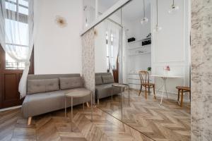 Nawrot Modern Apartment by BookingHost