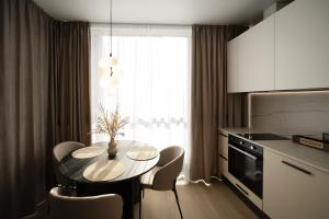 НОВІ! Затишні апартаменти MYFREEDOM! Безперебійне світло та тепло біля метро Житомирська