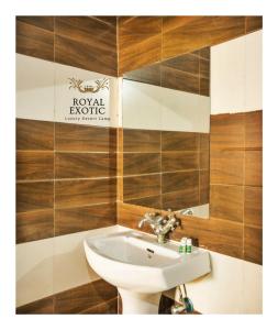 Royaal Exotic Family Luxry Resort And Camp