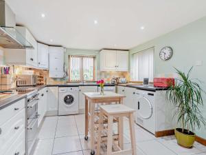 4 Bed in Shrewsbury 50180