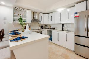 Beautiful 2 bedroom apartment on the beach