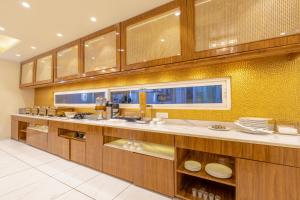 BK Studio And Rooms Near Huda City Centre