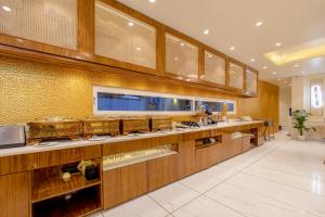 BK Studio And Rooms Near Huda City Centre