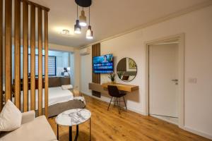Contemporary Warm-Toned Studio with Modern Amenities - Blvd 47B5