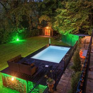 19th Century Manor with Hot Tub