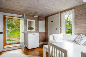 Archipelago Cottage With Private Pier In Tjust