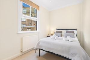 Elegant Kensington Flat with Designer Interiors