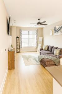Cozy, chic deep Ellum apartment!