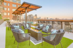 Cozy, chic deep Ellum apartment!