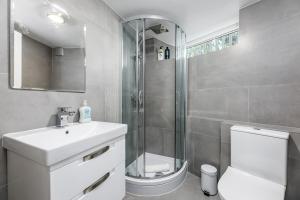 Brand New, Interior Designed House with Terrace