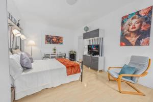 Lakeside Hideaway - Lakefront & Central