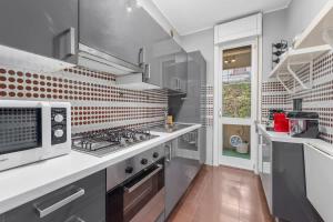 Lakeside Hideaway - Lakefront & Central