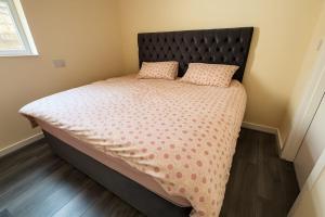 Nayla House Cozy 4BR with Garden & Parking