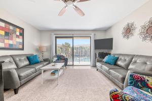 3BRPoolside Condo Near Beach