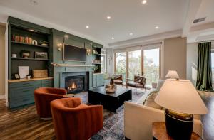 Luxury Seattle Retreat with Views and Bonus Suite