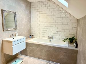 Luxury 5 Bedroom House near York - Escrick