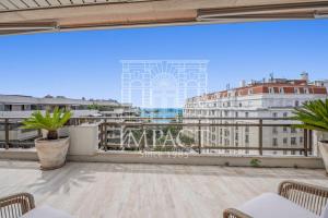 REF 1244 - Cannes Back Croisette - Sea view apartment for rent