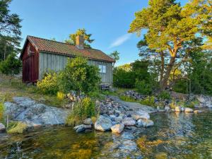 Archipelago Cottage With Private Pier In Tjust