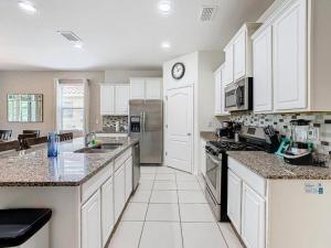 Peaceful 7 Bedroom Villa in Solterra with Pool