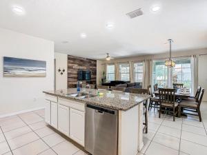 Peaceful 7 Bedroom Villa in Solterra with Pool