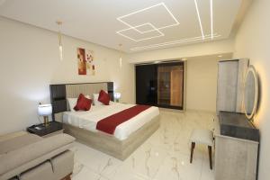 Luxury 3BR Modern with Nile View fromRooms