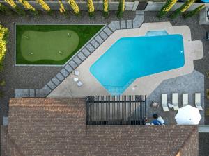 Shuffleboard Hiking Pool Putting green