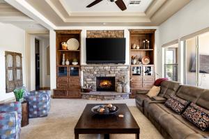 Desert Oasis with Pool Black Mountain Views