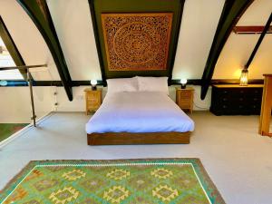 Fabulous Converted Church Apartment Town Centre