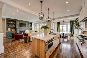 Luxury Seattle Retreat with Views and Bonus Suite