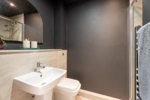 Contemporary 1-Bedroom City Apartment, Includes Sofa Bed