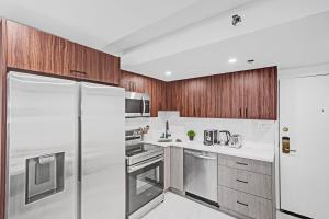 Stylish 3BR Retreat Steps from the Beach with Resort Amenities 1508