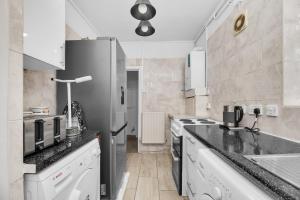 2BR Modern Spacious Comfort at Tulse Hill Sleeps 4