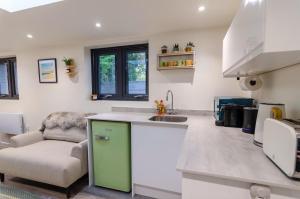 Katrins Nest - close to the sea and independent eateries - brand new