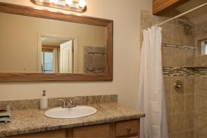 Ontario Ave Remodeled Log Cabin on 1 Acre Gateway to Grand Canyon Amazing Views