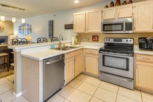 Pool Access, Steps to Beach Scenic Ozarks Retreat