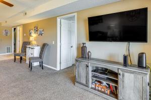 Pool Access, Steps to Beach Scenic Ozarks Retreat