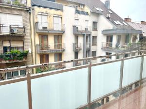 Prime Stay - Premium 2 Bedroom Family Apartment with Balcony - Free Parking