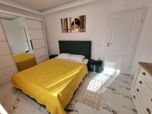 Ella New Apartament cu piscină & parcare