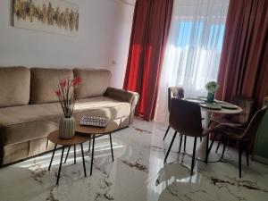 Ella New Apartament cu piscină & parcare