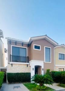 Stylish Home via a Samborondon