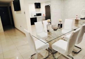 Stylish Home via a Samborondon