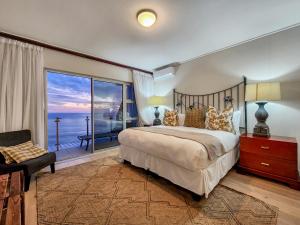 180 degree sea and mountain views from a luxury apartment!