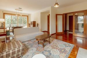 Botanic Garden Terrace Apartment by Vacationy