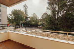 Botanic Garden Terrace Apartment by Vacationy