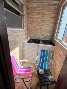 A poucos passos da praia, moderno e confortável