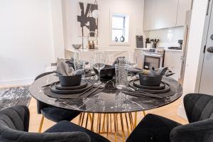 Cozy Brooklyn Getaway with Balcony