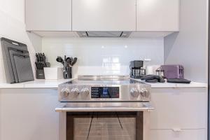 Cozy Brooklyn Getaway with Balcony