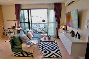 5min Metro | KingBed | Kitchen full | Netflix WiFi