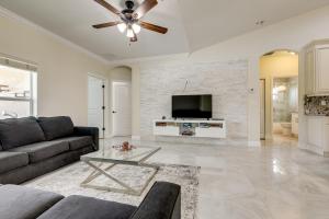 Outdoor Kitchen and Patio Loxahatchee Oasis!