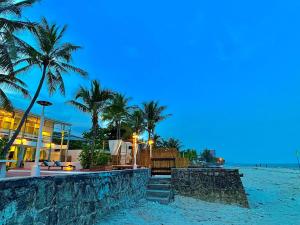 Beachfront Pool Deluxe Livingroom,Kitchen&BBQ